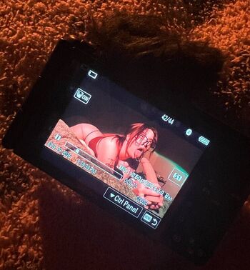 Yourmomsmarsbar leaked private photo uncensored HD quality